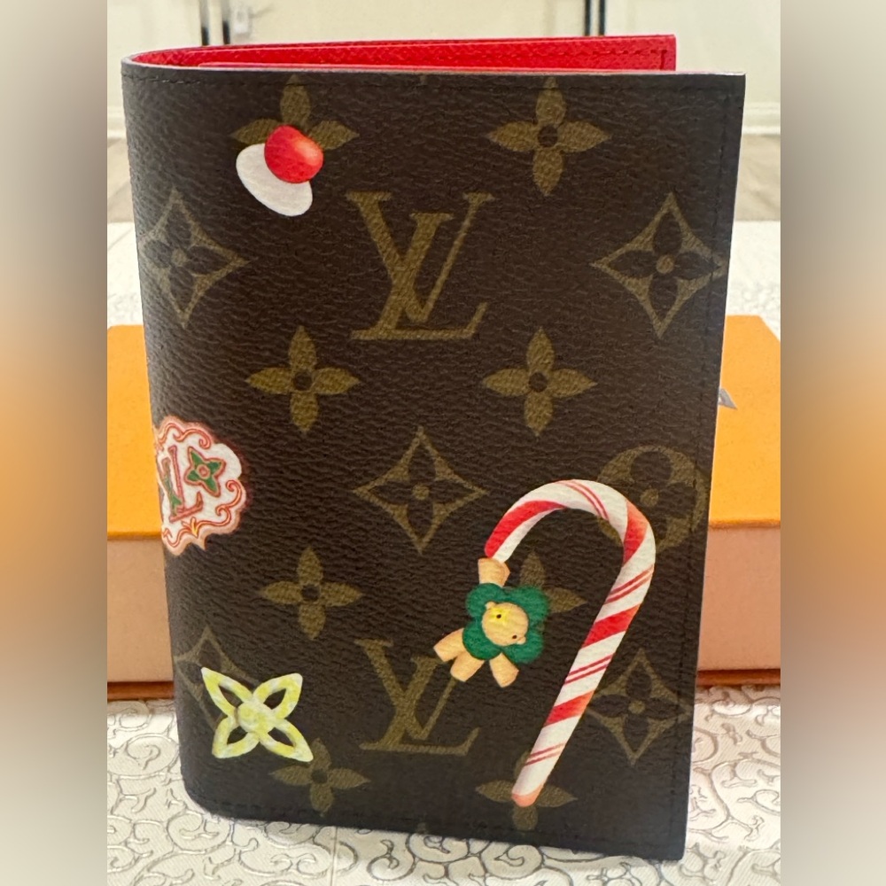 New/never used passport cover from Christmas Collection 2024 collection!